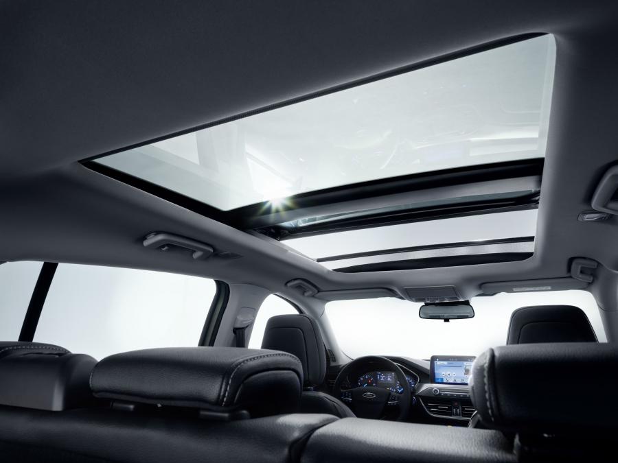 Интерьер Ford Focus Titanium Turnier 2018 года  (WW) (фото 21 из 31)